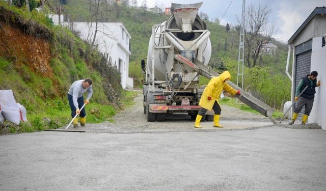 Seldeğirmeni Mahallesi’nde Beton Yol Çalışması Tamamlanıyor