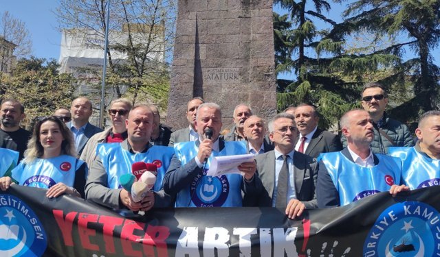 Trabzon’da Eğitimciler Okul Saldırılarını Protesto Etti