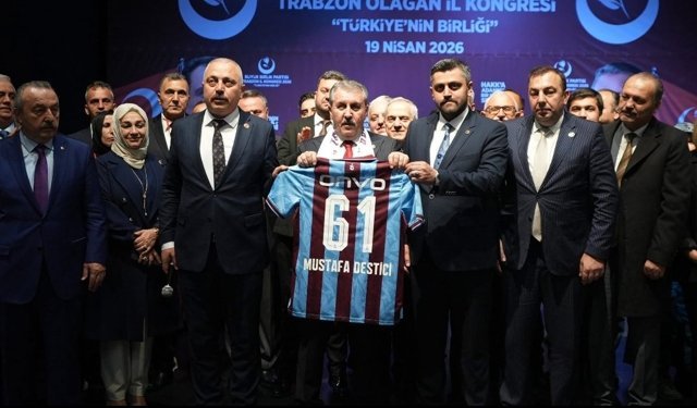 Destici Trabzon'da Açıkladı: 'Trabzonspor Kongre Üyesiyim'