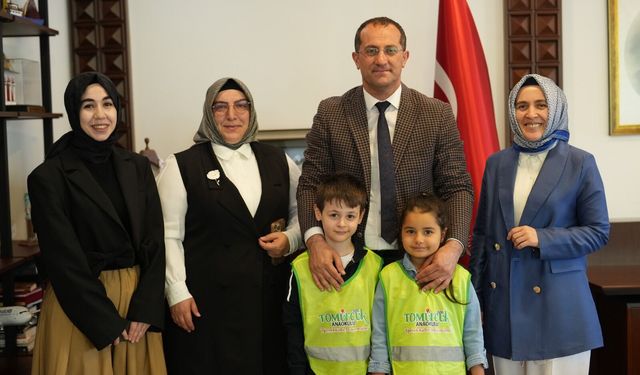 Akçaabat’ta Miniklerden Başkan Ekim’e Anlamlı Bayram Ziyareti
