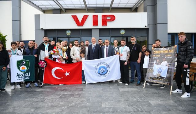 Trabzon'da Şampiyonluk Coşkusu! Dünya Kupası'nı Salladılar