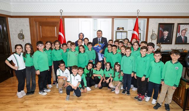 Ahmet Metin Genç'ten Öğrencilere Raylı Sistem Müjdesi