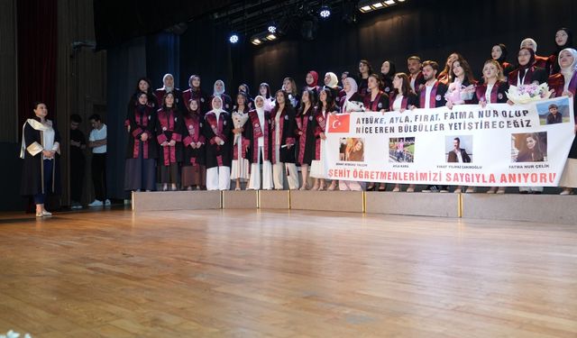 Trabzon Üniversitesi Mezuniyetinde Duygulandıran Sürpriz