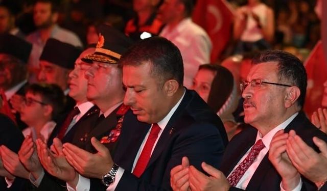 Trabzon'da Tarihi Gece: 15 Temmuz Ruhu Meydana Sığmadı!