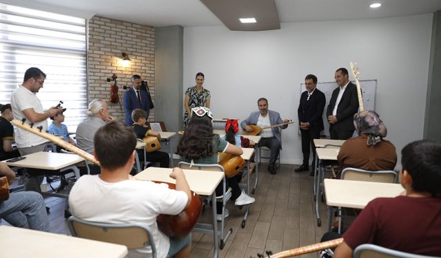 Mustafa Şen’den Akçaabat Sanat Akademisine Sürpriz Ziyaret