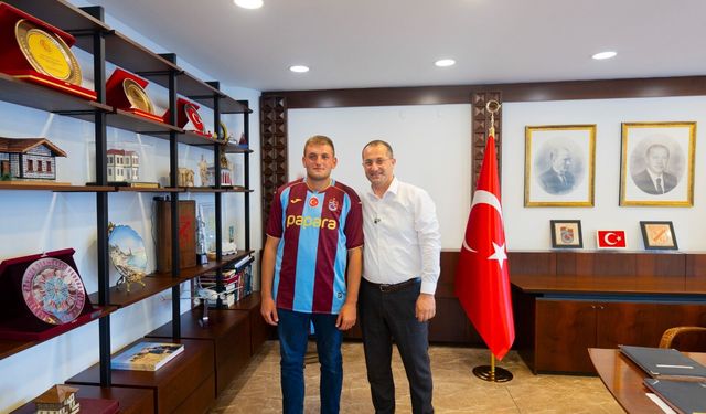 Formayı Üst Geçitte Giymişti! Başkan Ekim'den Sürpriz Davet