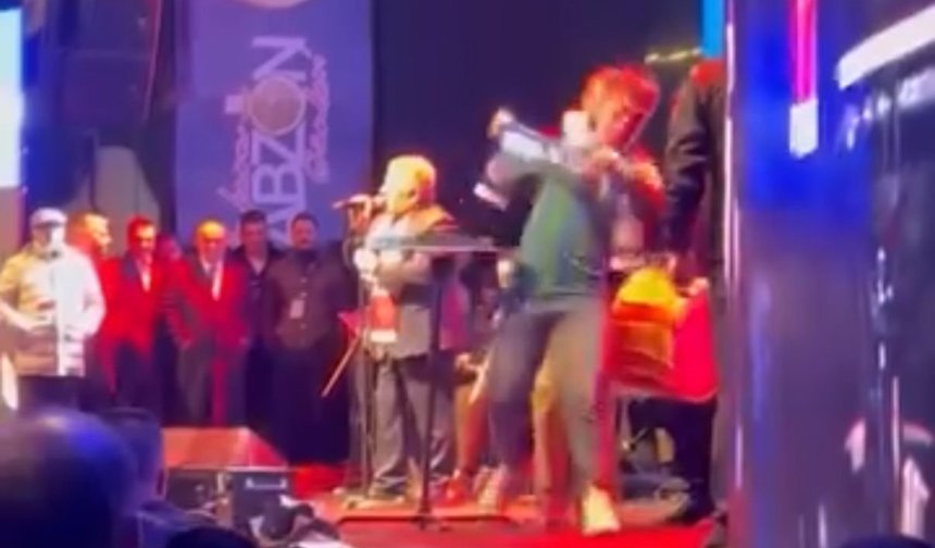 Ankara' da Trabzon Günleri' nde İsmail Türüt Krizi