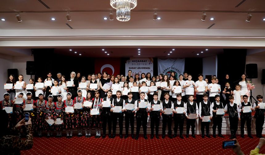 Akçaabat’ta Büyük Gurur: 300 Genç Sanatçı Mezun Oldu!