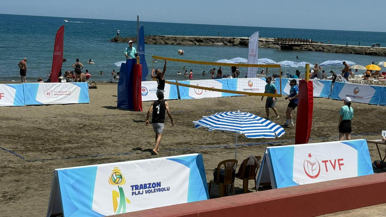 Trabzon'da Plaj Voleybolu Heyecanı! 30'U Aşkın Takım Yarışıyor... 1