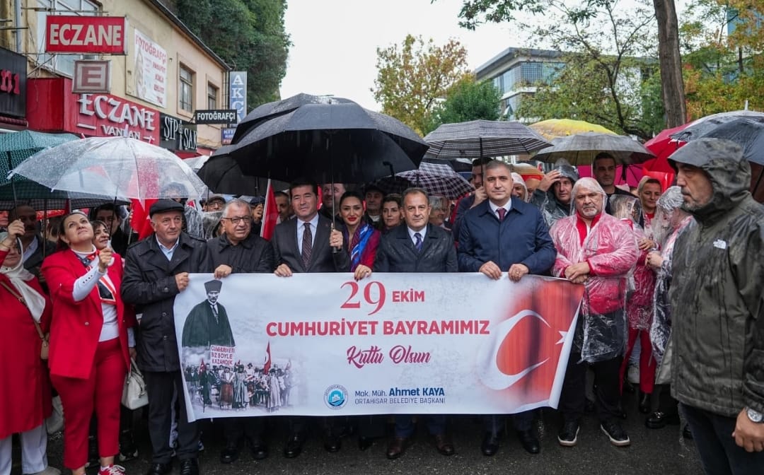 Ortahisar’da Cumhuriyet coşkusu yağmura rağmen sürdü