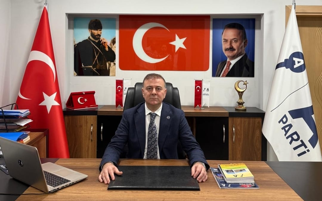 Hüseyin Cahit Köse’den Bayrak Provokasyonuna Sert Tepki