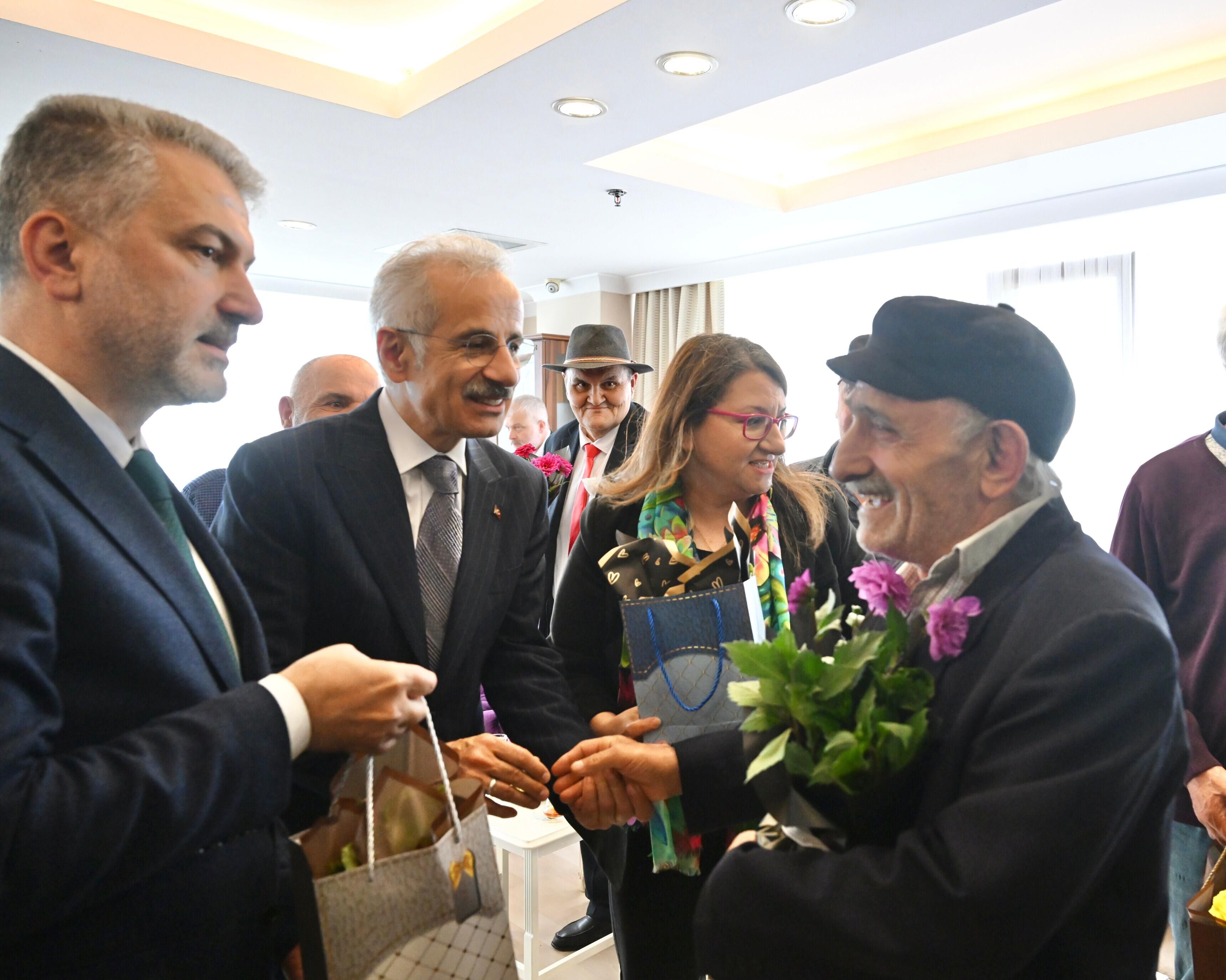 Bakan Uraloğlu'ndan Trabzon'da Duygulandıran Ziyaret!